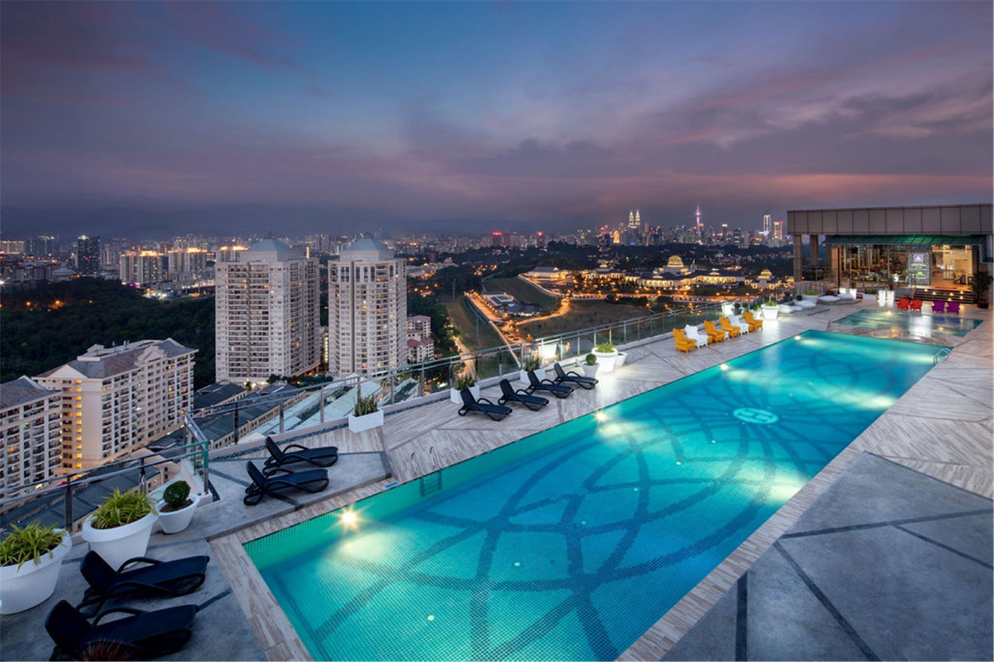מלון Dorsett Hartamas קואלה לומפור מראה חיצוני תמונה Infinity pool at the rooftop of the hotel